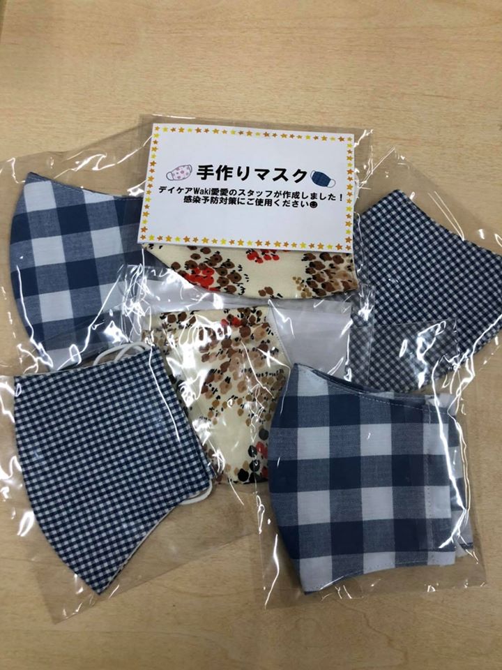 手作りマスクを配布